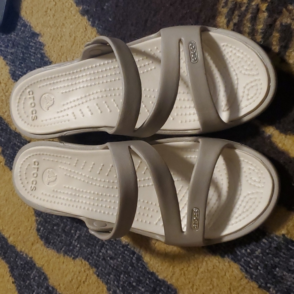 Crocs, Size W9